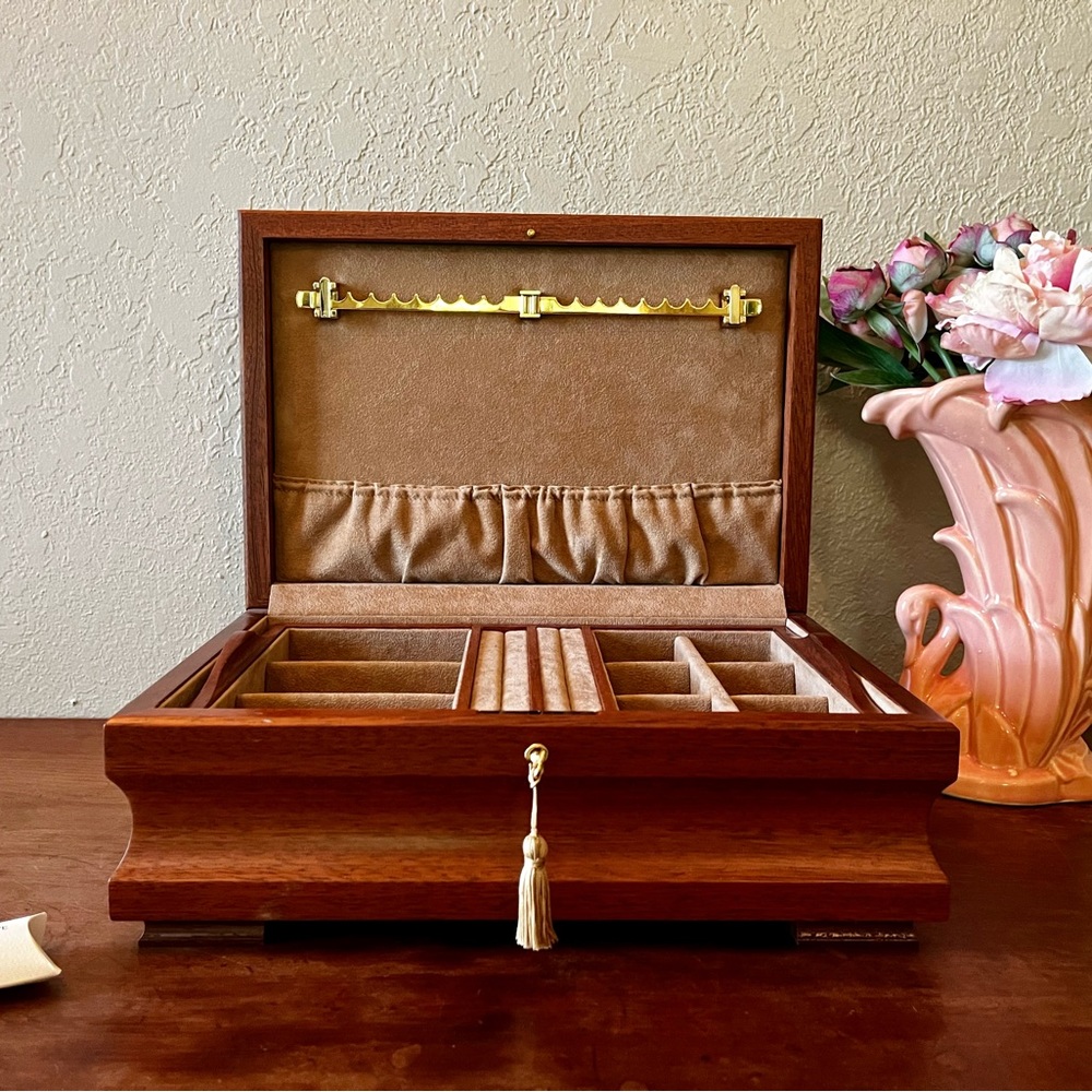 SOLD Luxurious Italian Vintage Agresti Briarwood Locking Jewelry Box